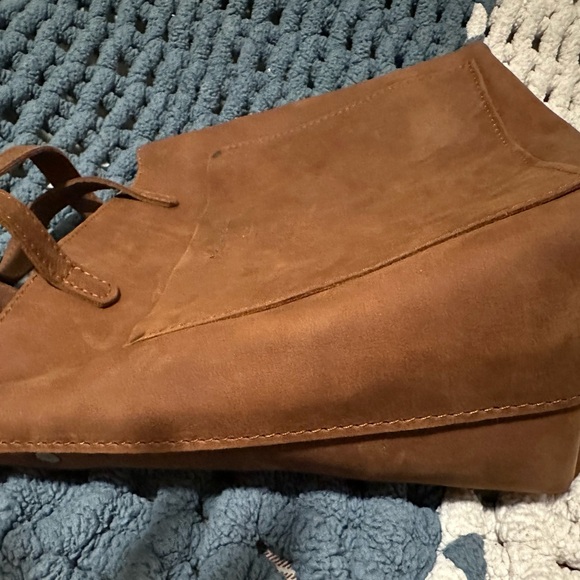 New! Portland Leather AP Medium Crossbody Tote with Zipper in Brown. - Picture 9 of 14